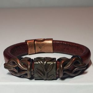 Leather bracelet with magnetic closure